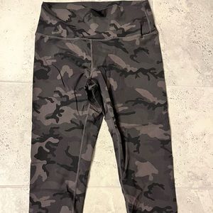 Zyia Luxe Hi-Rise Capri 20” - Forest Camo